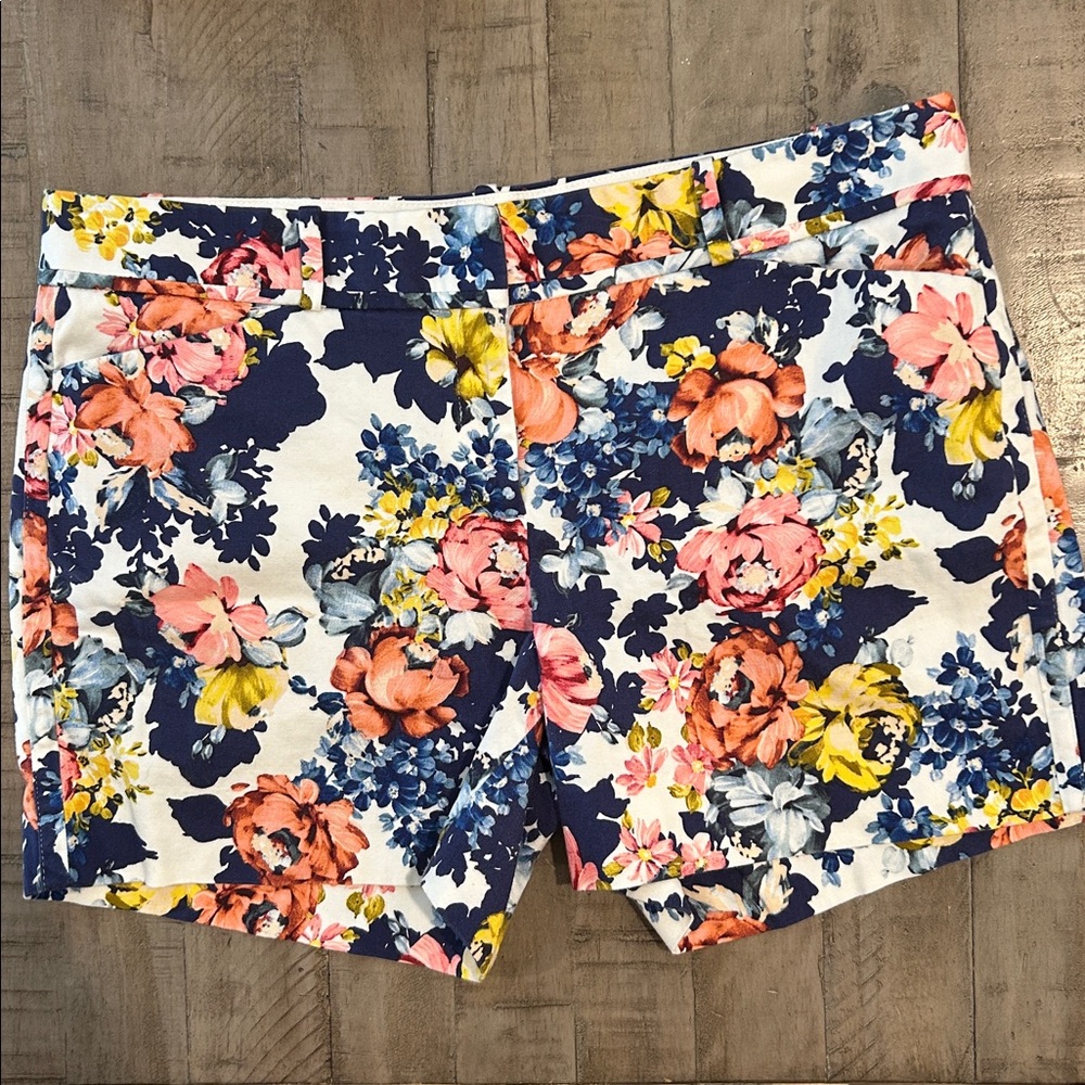 The Limited Floral Shorts Large Floral Print Pattern Stretch Pockets Size 12 EUC